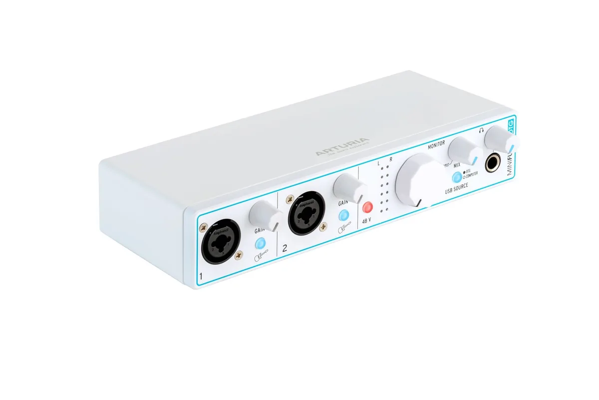 Arturia MiniFuse 2 OTG, вид в три четверти