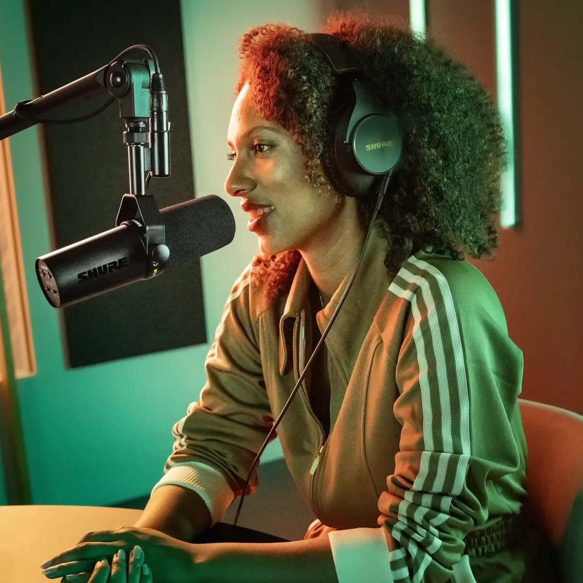 Стример говорит в Shure SM7dB
